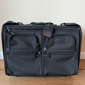 Tumi Alpha 2 Wheeled Rolling 22" Garment Bag Ballistic Suitcase 22033DH - NEW!